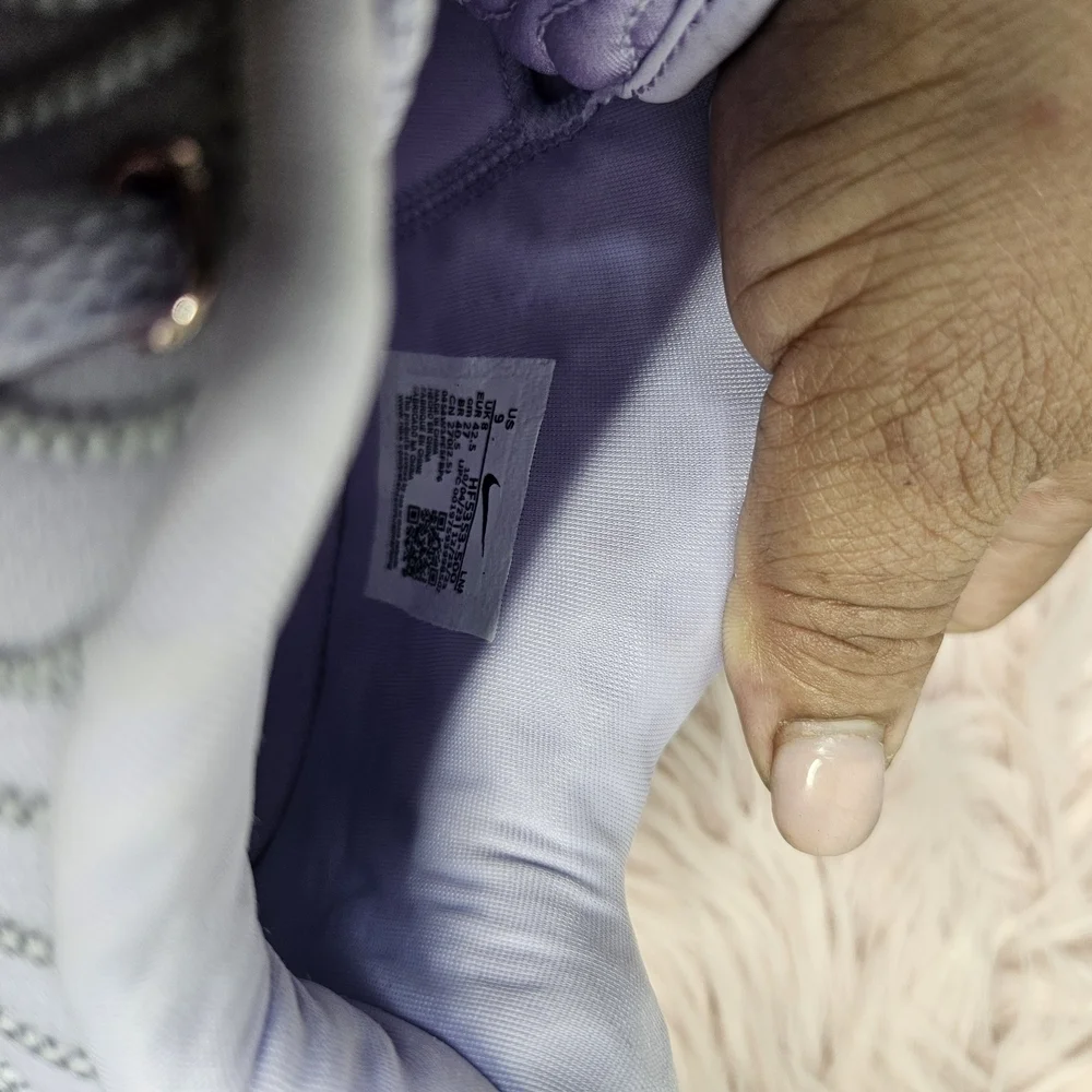 Nike LeBron James XXl Purple Sneakers with Modern Design
